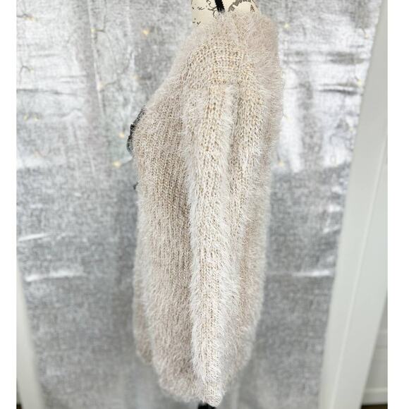 Fashion Minnie Mouse Sequin Fuzzy Eyelash Knit Crew Neck Sweater Size Medium - Picture 3 of 6